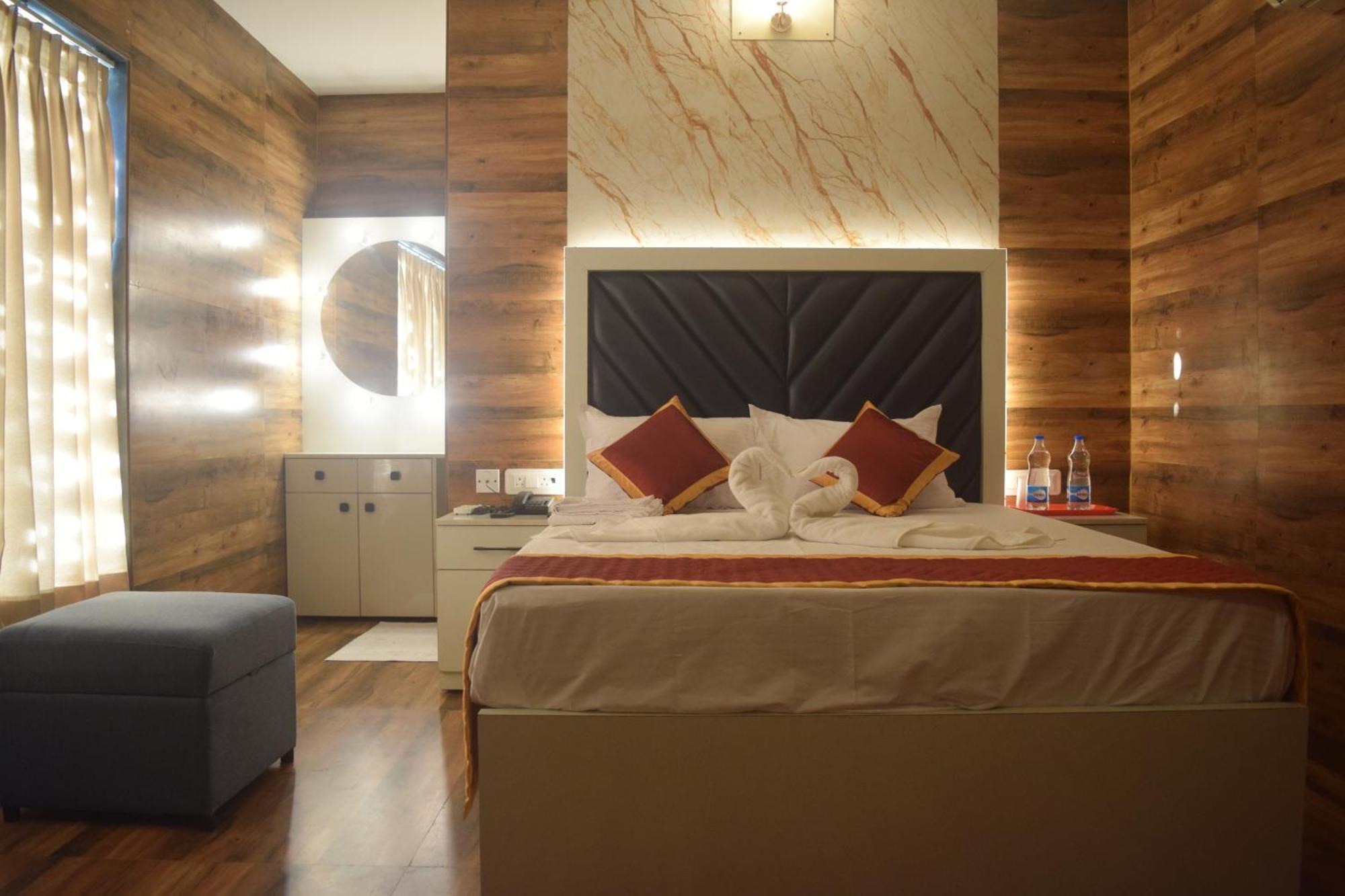 Hotel Esakki Empire Chennai Esterno foto