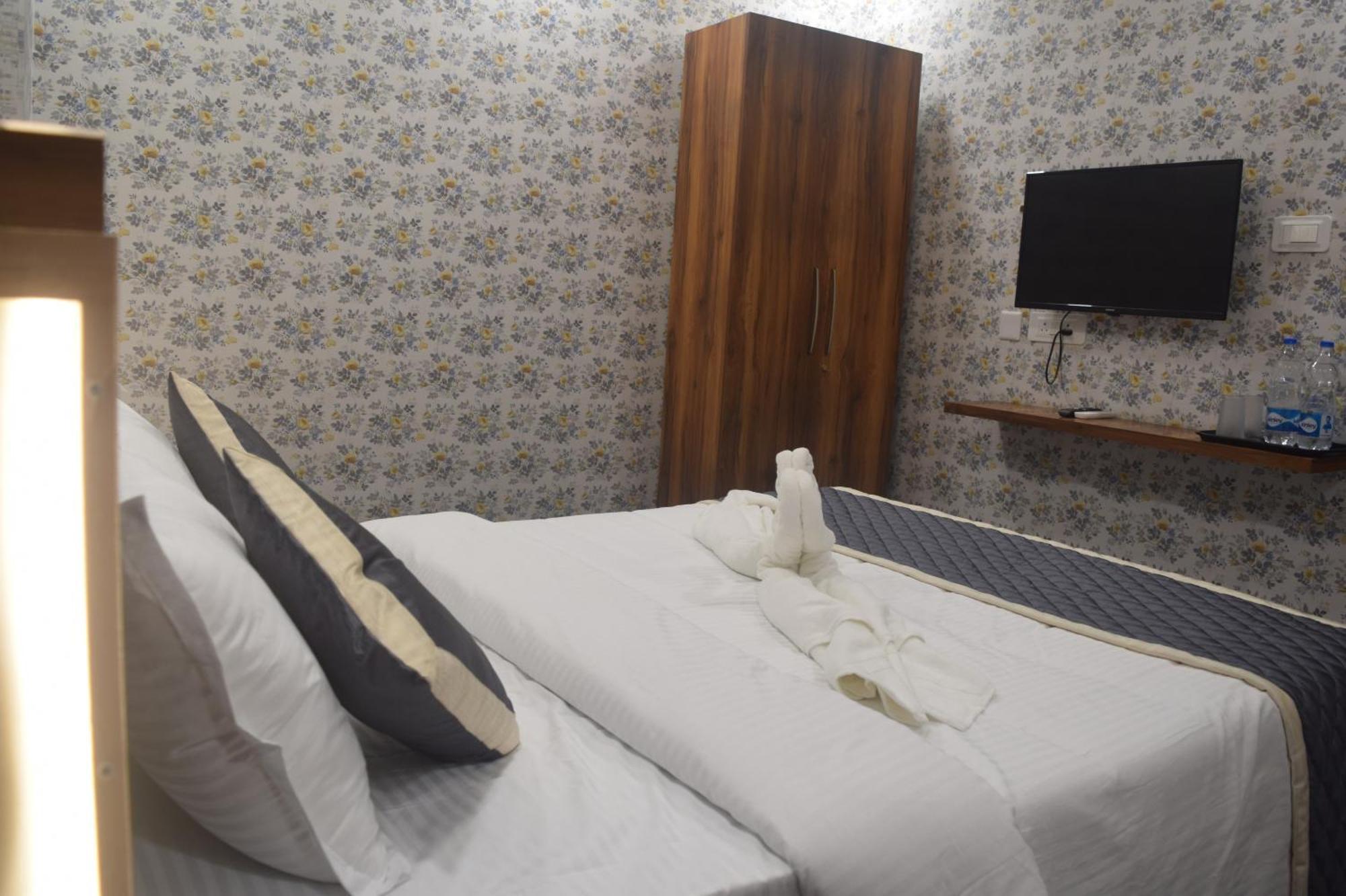 Hotel Esakki Empire Chennai Esterno foto